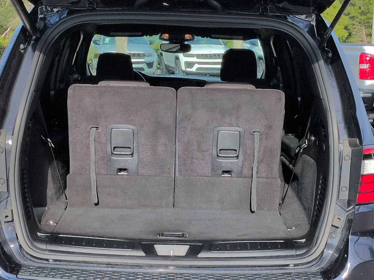 Certified 2024 Dodge Durango R/T w/ Blacktop Package RWD image 12