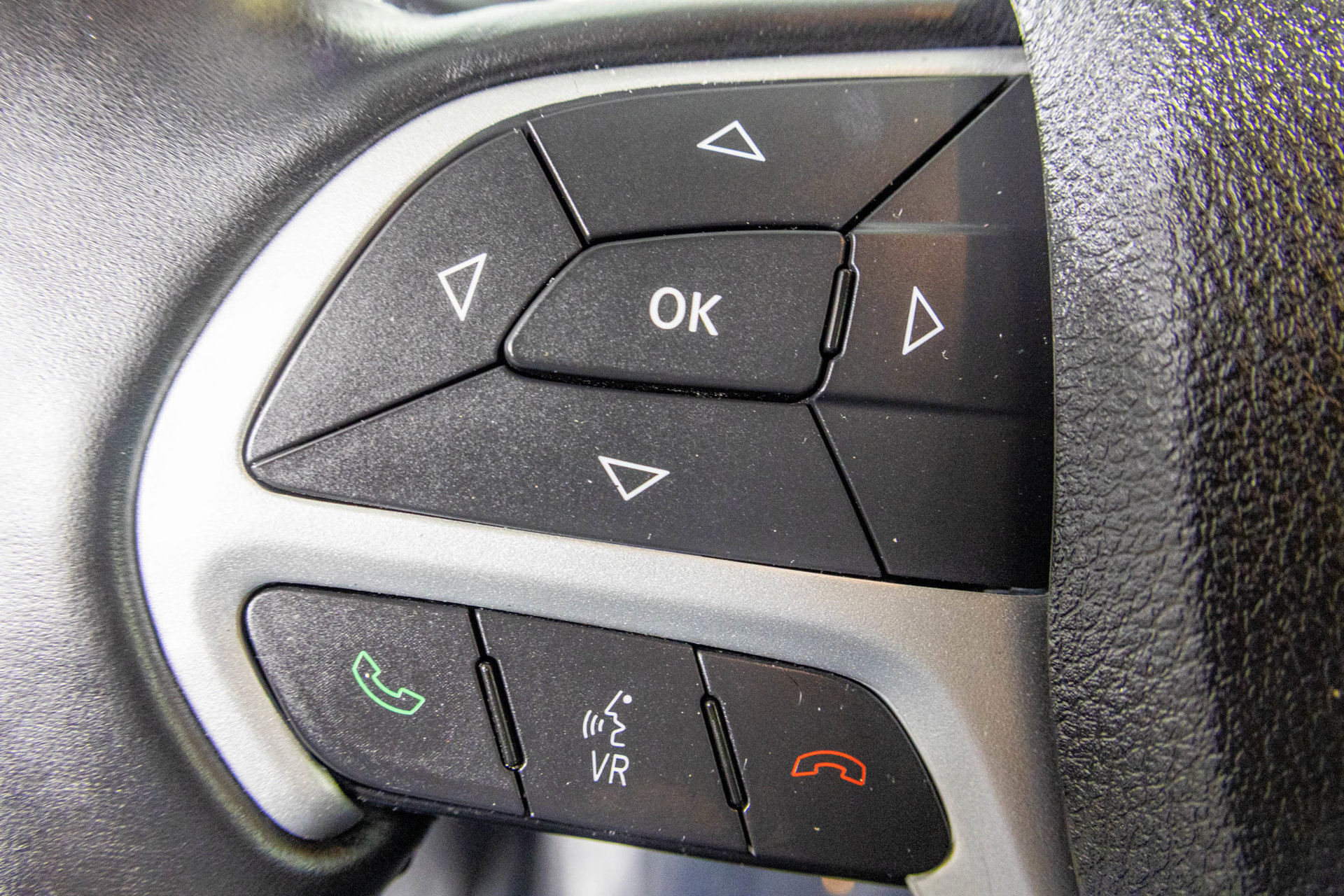 Used 2014 Jeep Cherokee Limited w/ Luxury Group FWD image 31