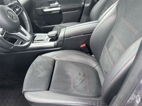 Used 2023 Mercedes-Benz GLA 250 4MATIC image 13