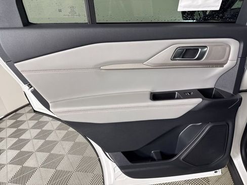 New 2025 Ford Explorer Active w/ Active Comfort Package image 20