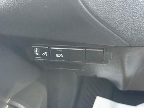 Used 2025 Toyota Corolla Cross LE image 28