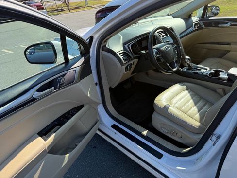 Used 2015 Ford Fusion SE w/ Equipment Group 202A image 7