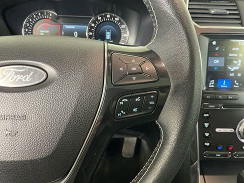 Used 2018 Ford Explorer Platinum image 17
