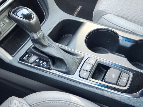 Used 2017 Hyundai Sonata Limited image 23