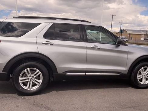 Used 2024 Ford Explorer XLT w/ Equipment Group 202A AWD/4WD image 2