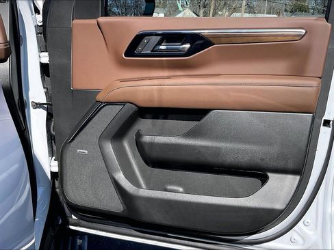 New 2026 Chevrolet Suburban High Country image 27
