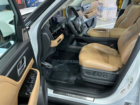 Used 2025 INFINITI QX80 Sensory image 6