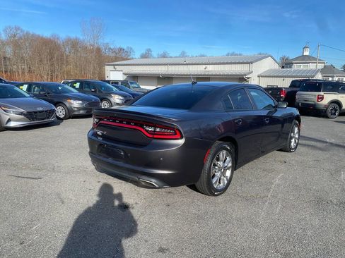 Used 2020 Dodge Charger SXT image 5