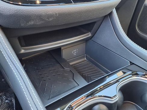 New 2026 Chrysler Pacifica Limited image 8