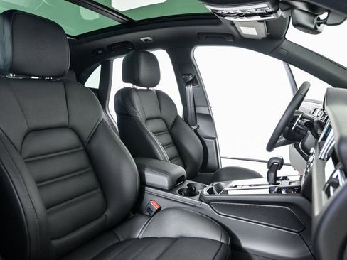 New 2026 Porsche Macan image 24