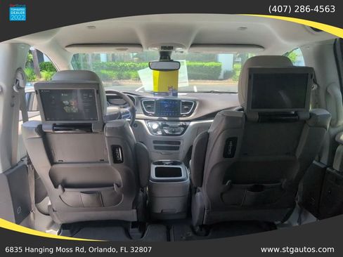 Used 2017 Chrysler Pacifica Touring-L Plus FWD image 19