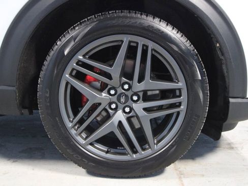 Used 2025 Ford Explorer ST image 40