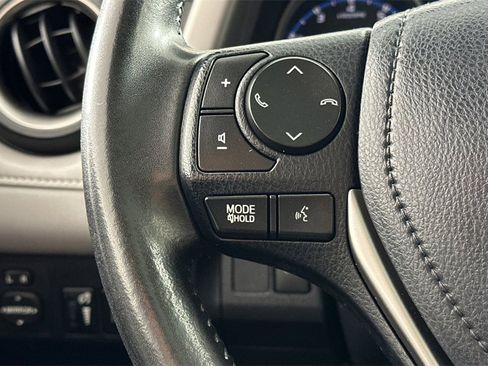 Used 2018 Toyota RAV4 XLE FWD image 26