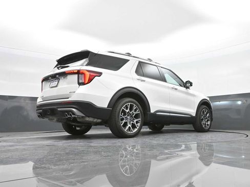 Used 2025 Ford Explorer Platinum w/ Ultimate Package image 81