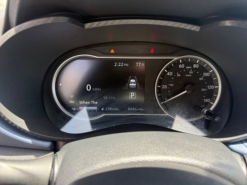 Used 2025 Nissan Versa SV w/ Trunk Package FWD image 14