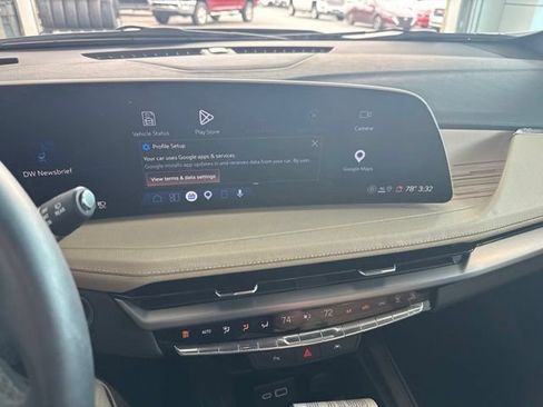Used 2025 Cadillac XT4 Premium Luxury w/ LPO, ONYX Package FWD image 6
