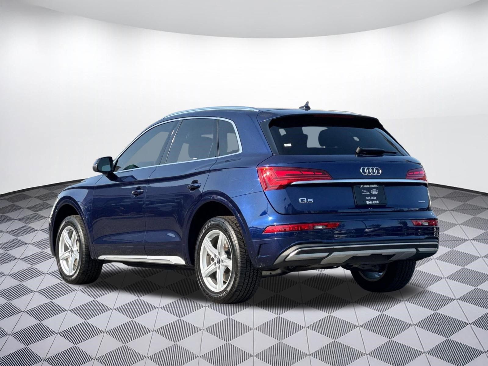 Used 2023 Audi Q5 2.0T Premium w/ Convenience Package AWD/4WD image 3