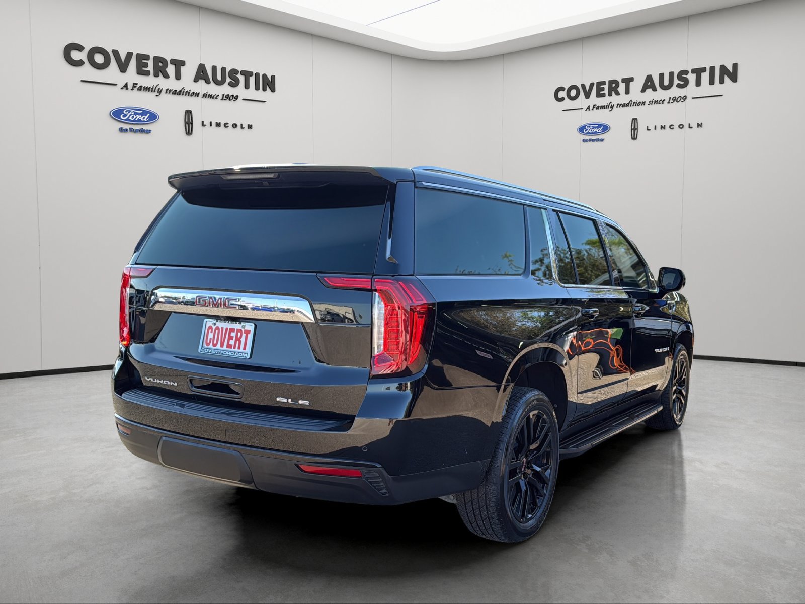Used 2023 GMC Yukon XL SLE RWD image 4