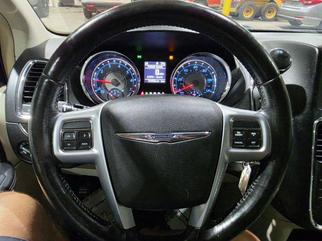 Used 2011 Chrysler Town & Country Touring FWD image 34