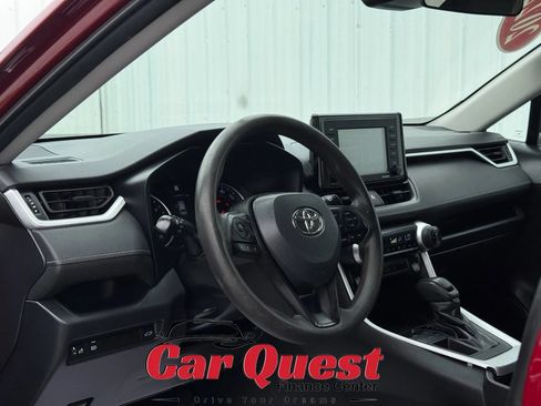 Used 2022 Toyota RAV4 XLE w/ Convenience Package FWD image 9