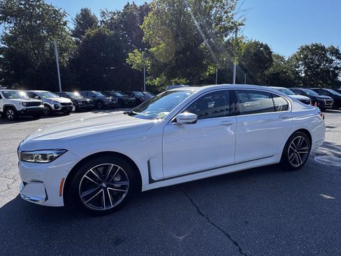 Used 2022 BMW 750i xDrive w/ Executive Package AWD/4WD image 3