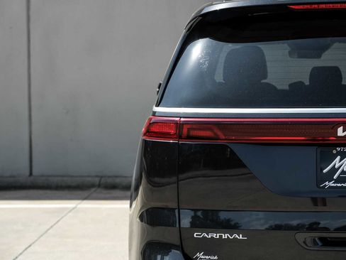 Used 2024 Kia Carnival LX FWD image 47