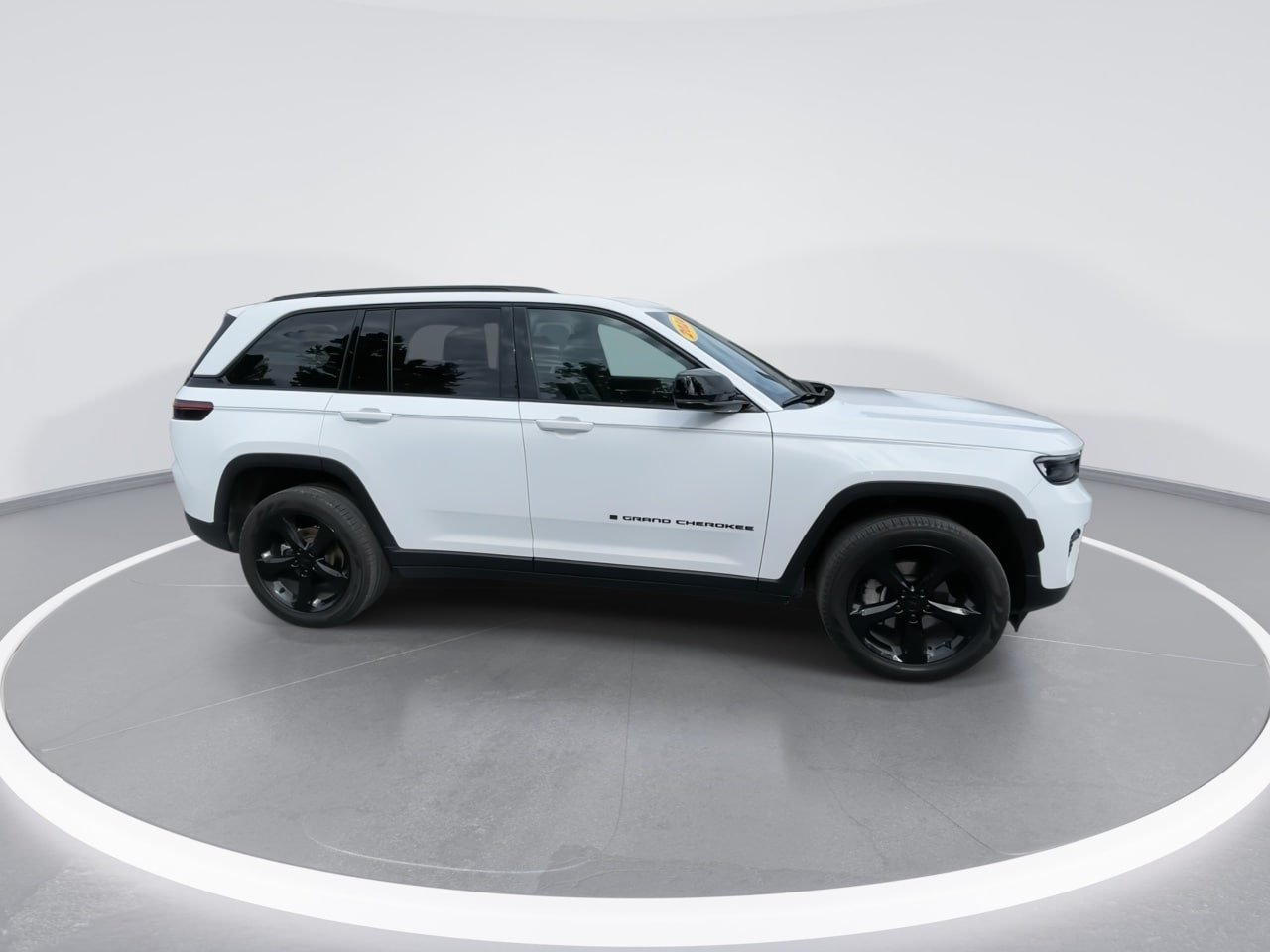 Used 2024 Jeep Grand Cherokee Limited w/ Black Appearance Package AWD/4WD image 23