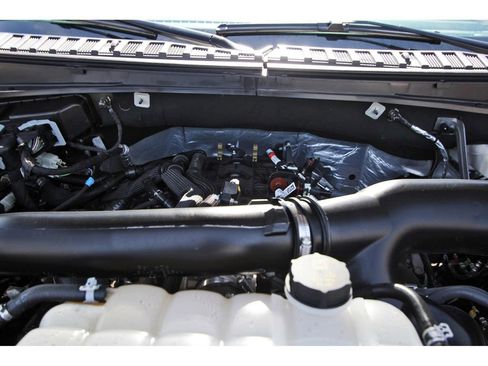 Certified 2024 Ford Expedition XLT image 32