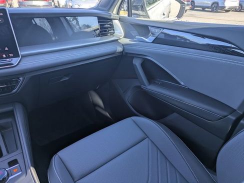 New 2026 Volkswagen Tiguan SE R-Line image 19