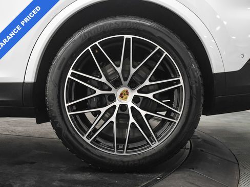 Used 2024 Porsche Cayenne Coupe image 30