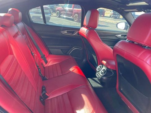 Used 2022 Alfa Romeo Giulia Veloce image 10