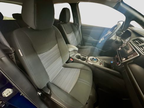 Used 2025 Nissan Leaf S FWD image 31