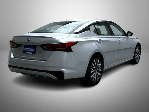 Used 2025 Nissan Altima 2.5 SV FWD image 5