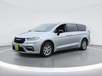 Used 2024 Chrysler Pacifica Touring-L FWD video 1