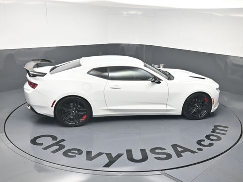 Used 2018 Chevrolet Camaro SS w/ Redline Edition RWD image 33