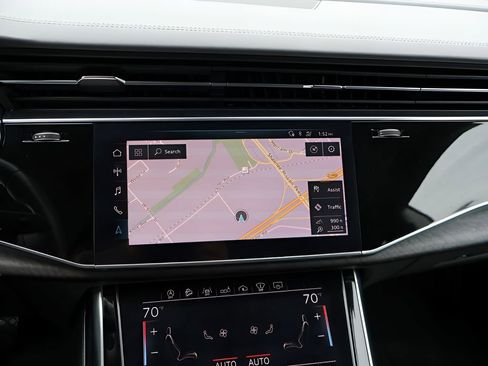 Used 2019 Audi Q8 Prestige w/ Luxury Package AWD/4WD image 23