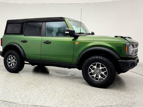 Used 2023 Ford Bronco Badlands image 3