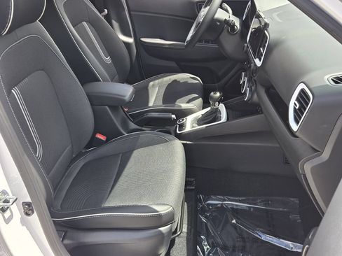Certified 2025 Hyundai Venue Limited FWD image 16