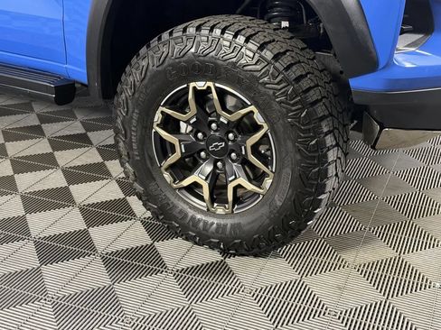 Used 2025 Chevrolet Colorado ZR2 w/ Technology Package AWD/4WD image 12