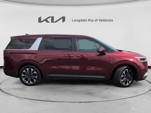 Used 2024 Kia Carnival EX FWD image 3
