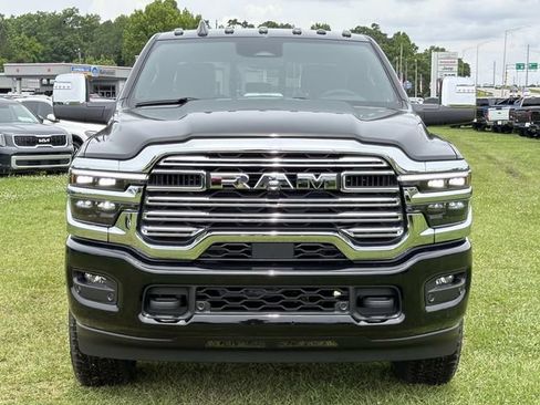 New 2026 RAM 2500 Laramie AWD/4WD image 3