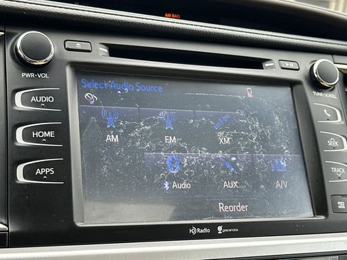 Used 2015 Toyota Highlander XLE image 19