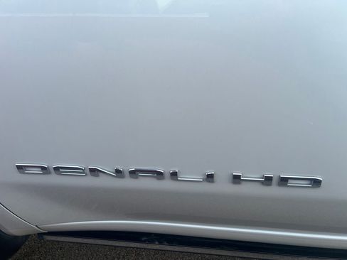 Used 2024 GMC Sierra 2500 Denali Ultimate AWD/4WD image 8