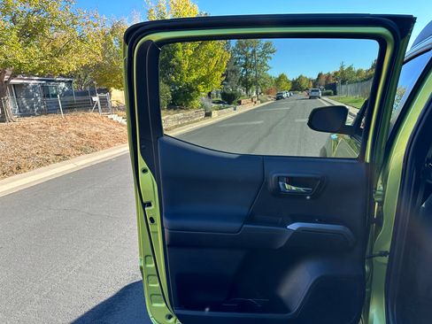 Used 2023 Toyota Tacoma TRD Off-Road image 21