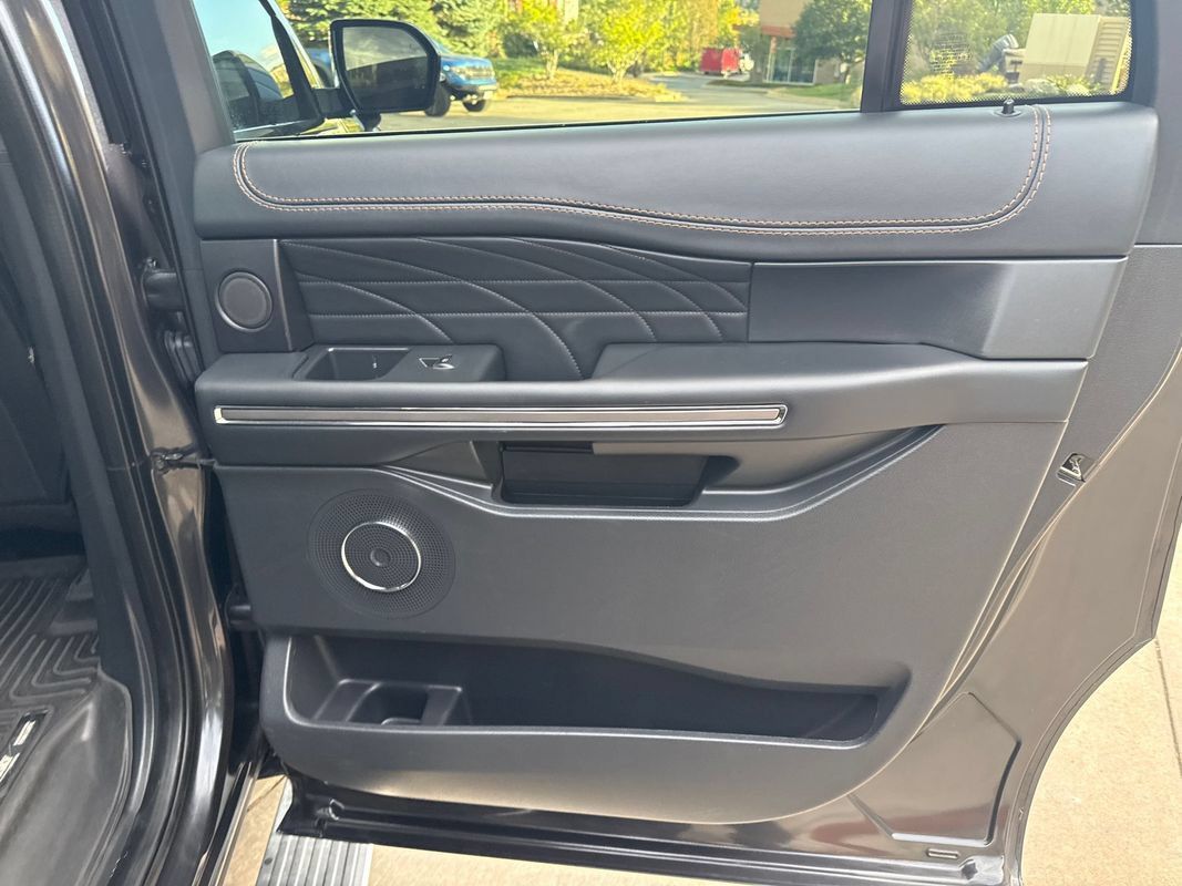 Used 2022 Ford Expedition Max Platinum AWD/4WD image 24
