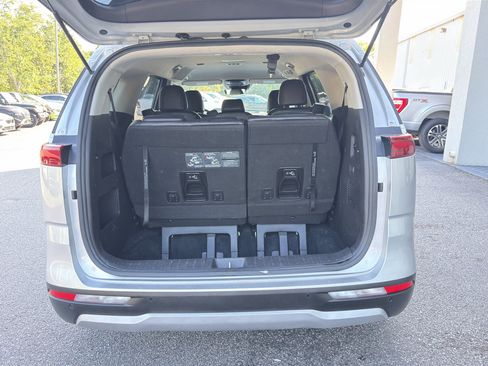 Used 2023 Kia Carnival LX FWD image 9