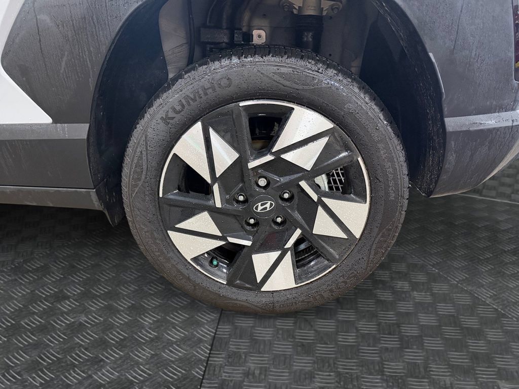Used 2025 Hyundai Kona SEL AWD/4WD image 16