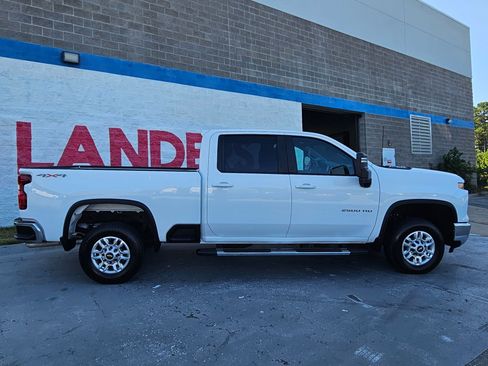 Used 2025 Chevrolet Silverado 2500 LT w/ Convenience Package AWD/4WD image 8