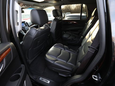 Used 2015 Cadillac Escalade Premium image 15