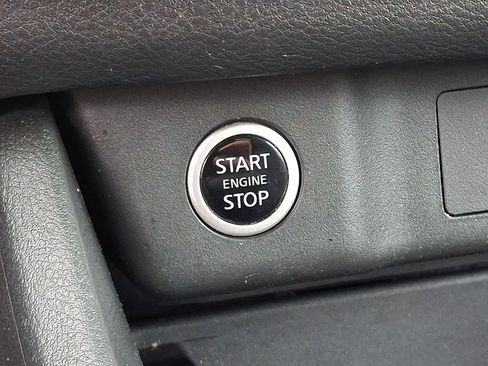 Used 2020 Nissan Rogue SV AWD/4WD image 23